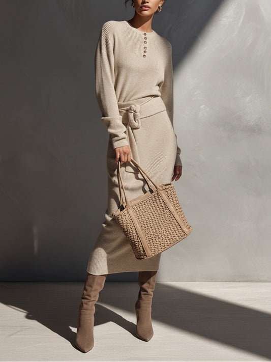 Conjunto minimalista y chic para mujer en tono beige, de punto, con tapeta de botones y cinturón con lazo MDA2257J5I