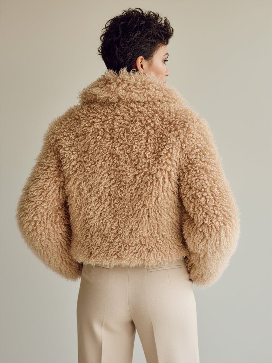 Chaqueta corta de pelaje sintético beige con cuello amplio y rizado para mujer MDA1794J9I