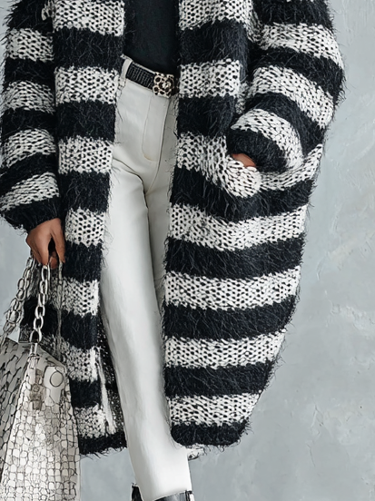 Cardigan holgado para mujer de mohair negro y blanco con rayas, de longitud media MDA2859H5Y