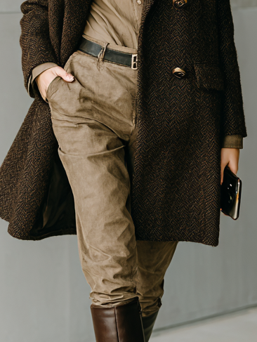 Abrigo largo de mujer de lana en mezcla con rayas minimalista de espina de pescado con doble botonadura MDA1887I7Y