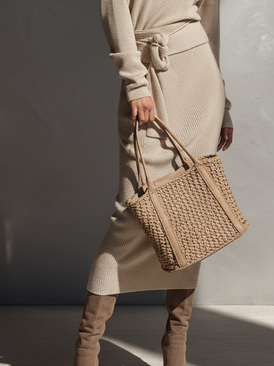 Conjunto minimalista y chic para mujer en tono beige, de punto, con tapeta de botones y cinturón con lazo MDA2257J5I