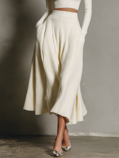 Conjunto de suéter corto y falda de punto de color sólido para mujer con cuello en V MDA2156J3Y