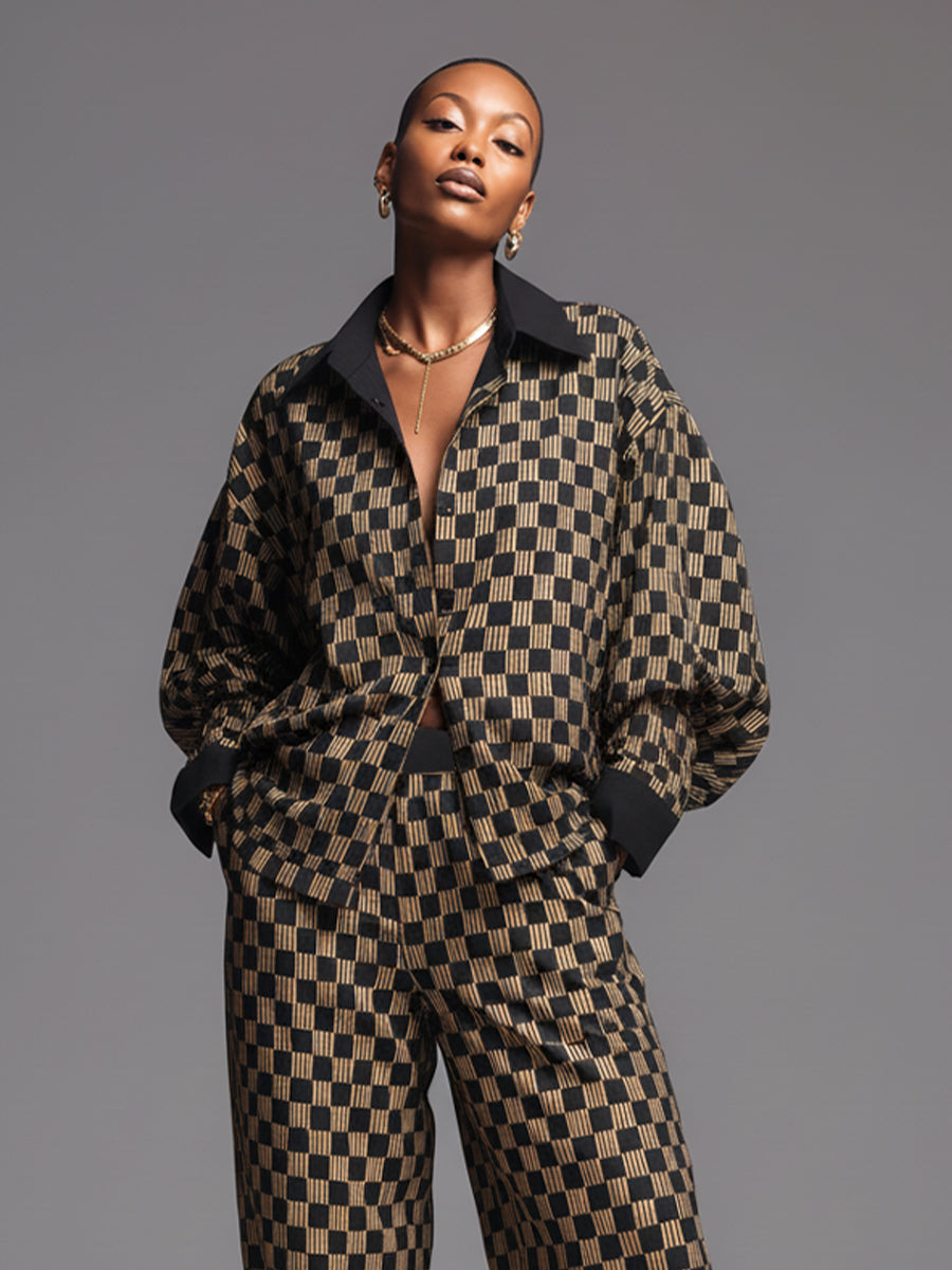 Conjunto de mujer a cuadros en negro y beige oversize con ribetes en contraste y ajuste relajado, conjunto inspirado en la moda callejera MDA2474J8I