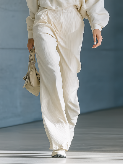 Sudadera con capucha Air Layer Off-White para mujer y pantalones de pana de pierna ancha MDA1602J2T