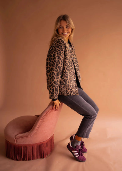 STELLA | Chaqueta estampada de leopardo.