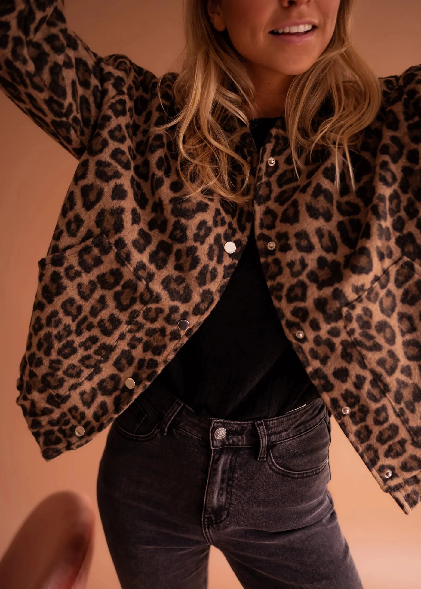 STELLA | Chaqueta estampada de leopardo.