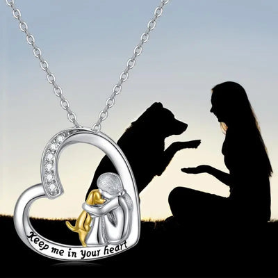 Collar con corazón de plata con perro y piedras de zirconia